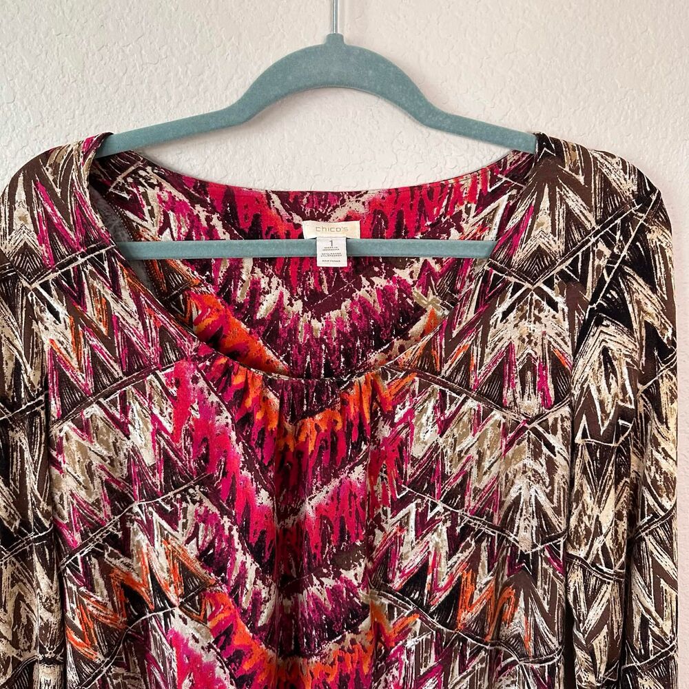 Chico's Geometric Ikat Top Size 1 US Medium M 3/4 Sleeve Pink Brown Resort Boho - Picture 3 of 6